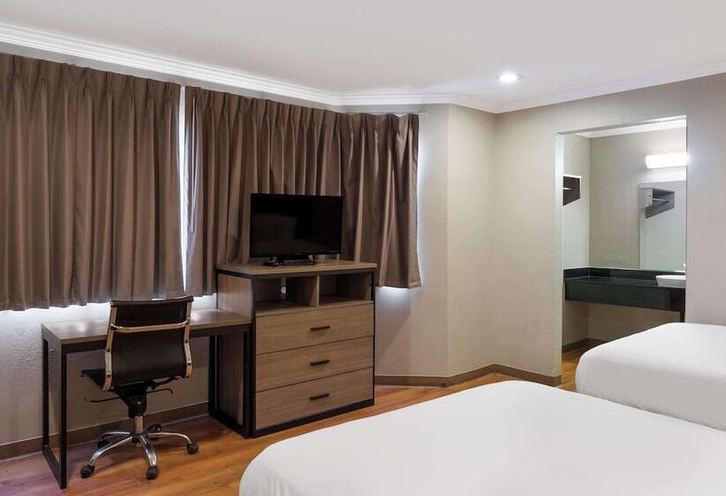 스탠다드 룸 더블 침대 2개, Econo Lodge