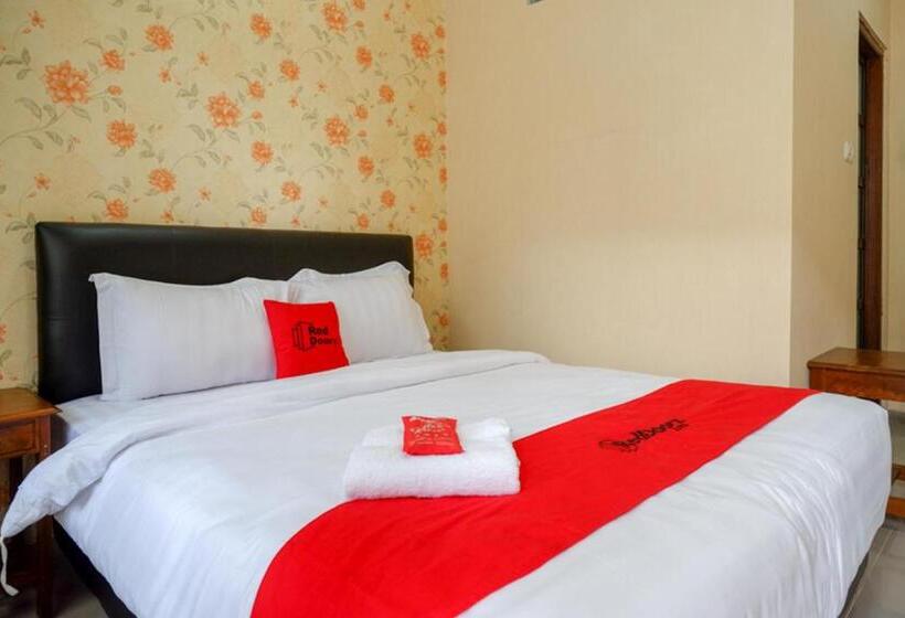 Номер Deluxe, Reddoorz @ Jalan Majapahit Semarang