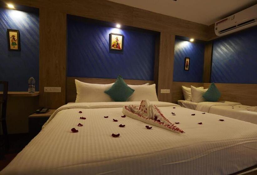 חדר דלוקס לשלושה, Ramtel Inn
