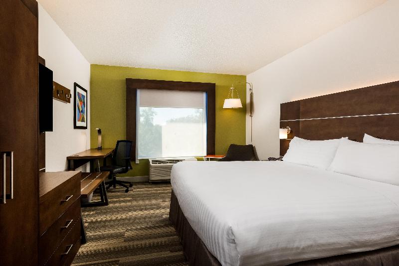 适合残疾人士使用的带超级大床的标准间, Holiday Inn Express Hotel & Suites Bartow, An Ihg