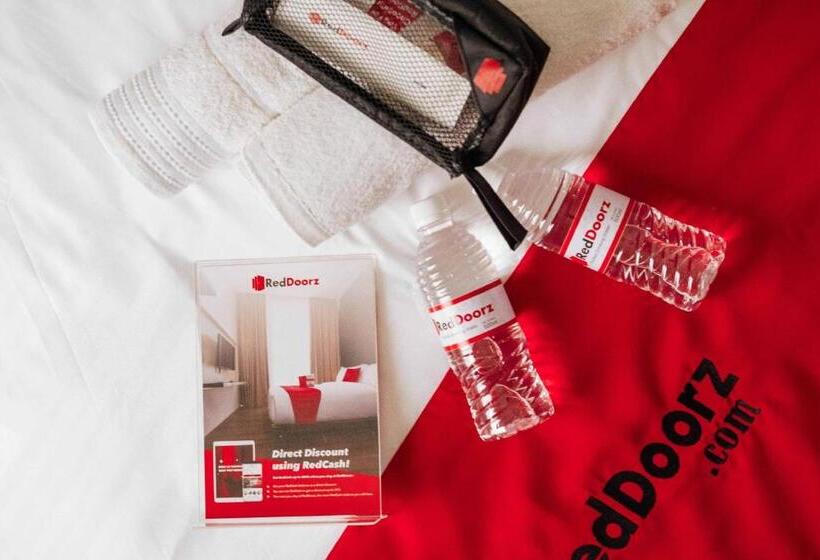 Трехместный Номер Стандарт Совместная Ванная, Reddoorz Plus @ Lhexlyn Resort San Narciso