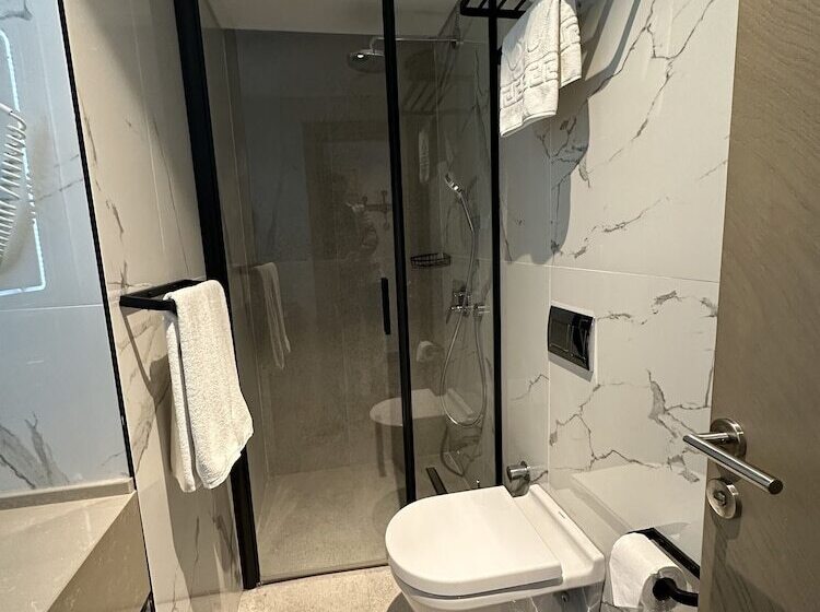 バルコニー付きデラックスルーム, Edition Old City Hotel