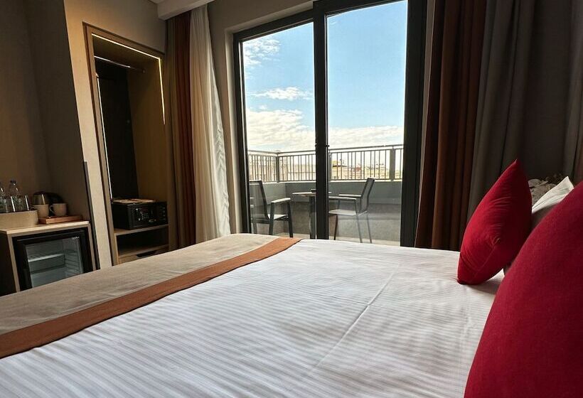 バルコニー付きデラックスルーム, Edition Old City Hotel