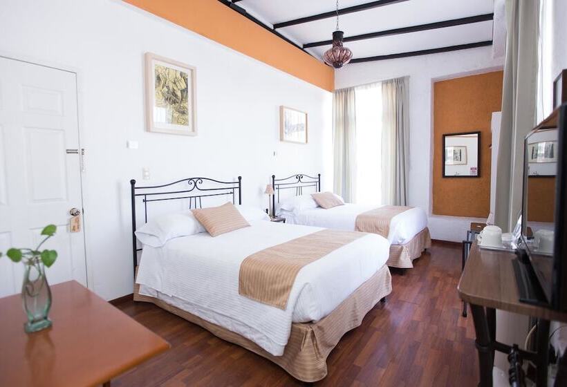 Habitación Estándar 2 Camas Matrimonio, Portico Cultural