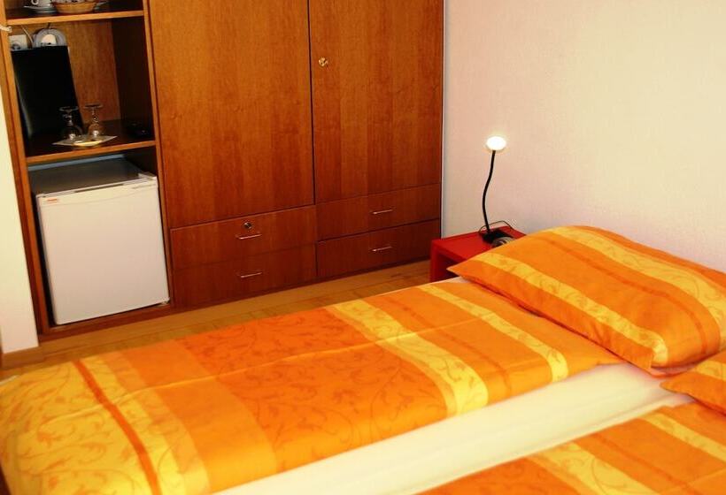 Quarto Estandar, Rovere