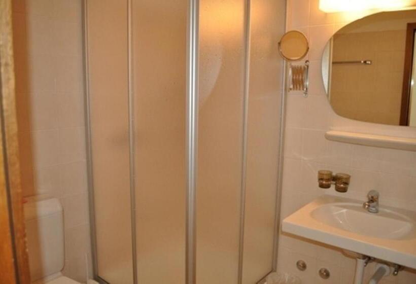 Quarto Estandar, Rovere