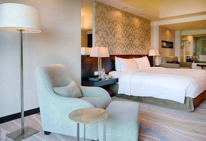 Номер Deluxe, Swiss Grand Xiamen Harbour View