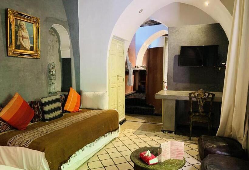 اتاق لوکس, Riad Moullaoud