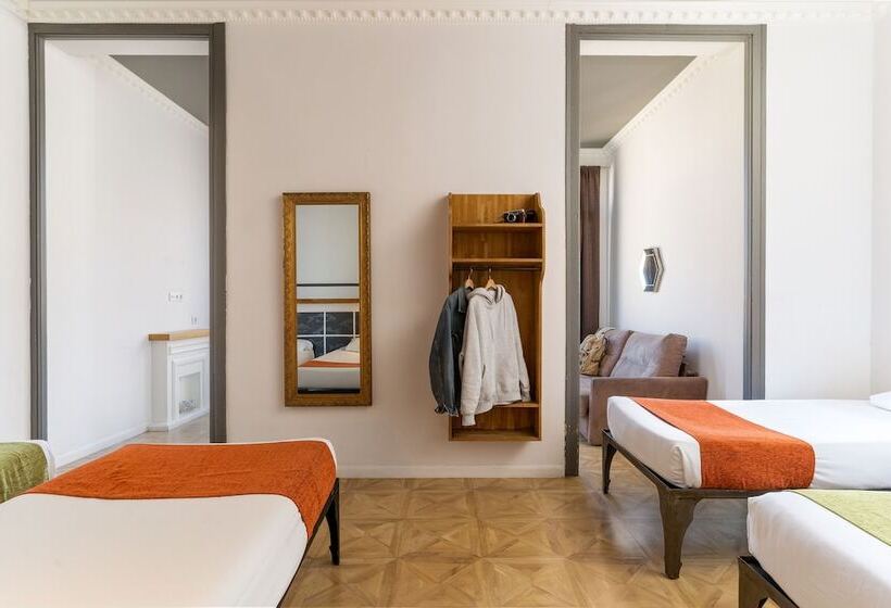 Четырехместный Номер Стандарт, Casa Gracia Barcelona   Hostel