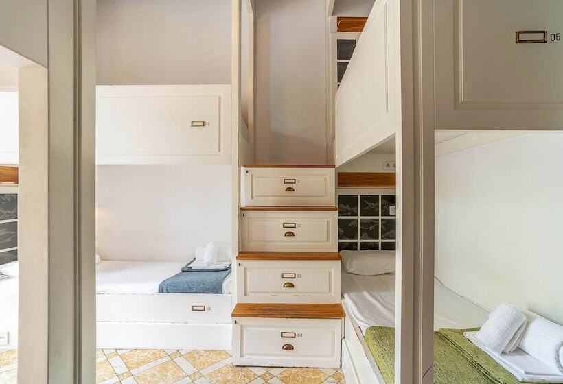 Кровать в Общей Комнате, Casa Gracia Barcelona   Hostel