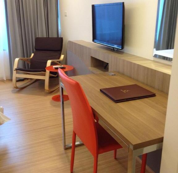 Quarto Deluxe, Grand Tower Inn Sathorn