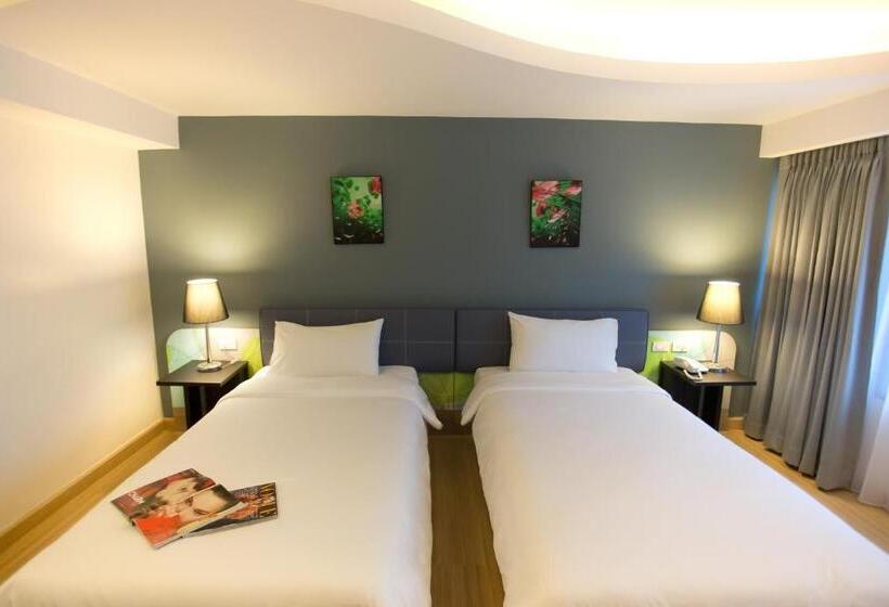 Quarto Quádruplo Estandar, Grand Tower Inn Sathorn
