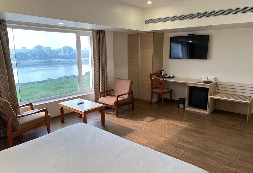 豪华房间, Sarovar Portico Rivera Ahmedabad