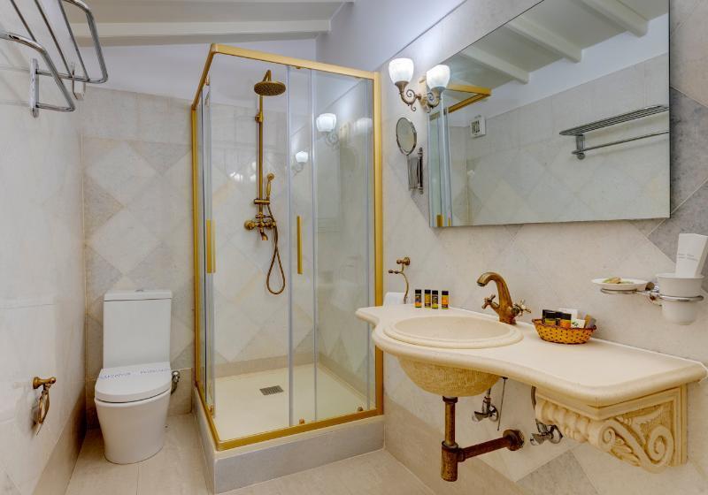 Номер Deluxe Кровать Кинг, Santika Makassar