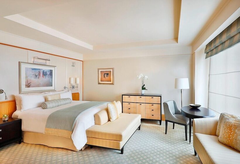 Номер Премиум, Ritz Carlton Difc Downtown Dubai