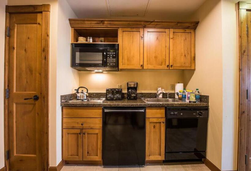Студия Стандарт, The Lodge At Mountaineer Square