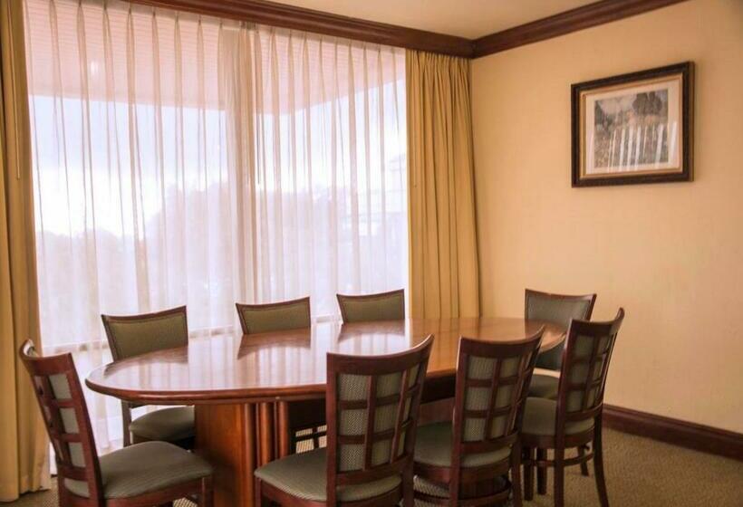 Люкс Мастер, Wyndham San Jose Herradura