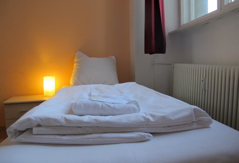 اتاق استاندارد سه نفره, Metropol Hostel Berlin