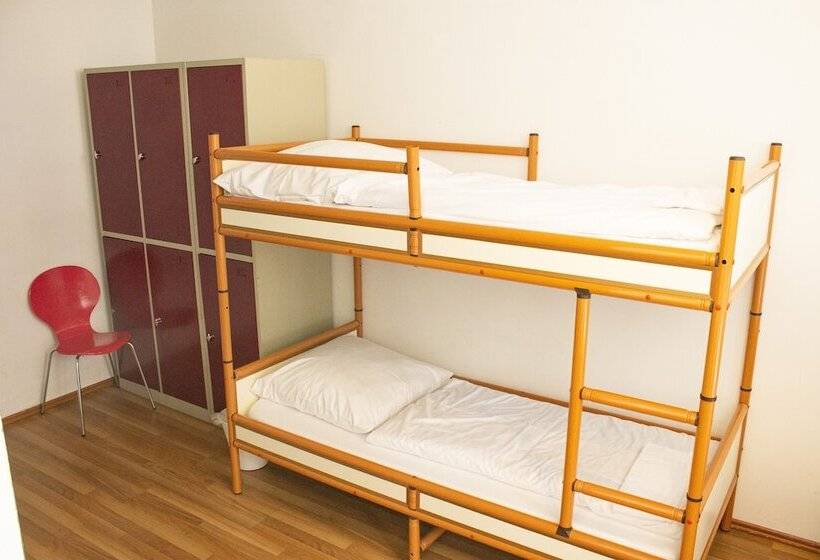 Bed in Shared Room with Shared Bathroom, Metropol Hostel Berlin