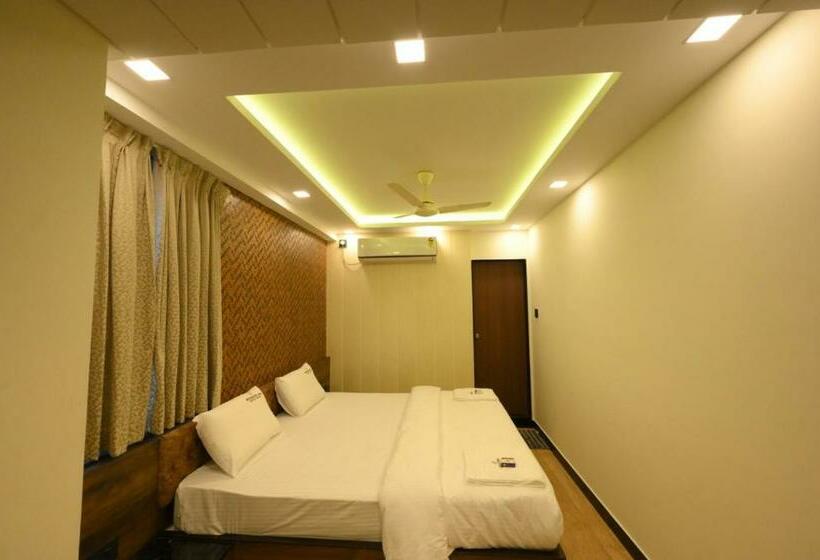 Номер Deluxe, Meenakshi Inn