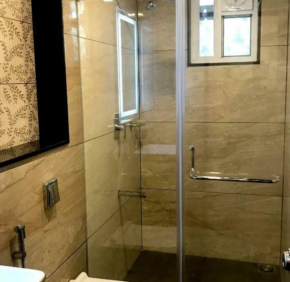 Номер Deluxe, Meenakshi Inn