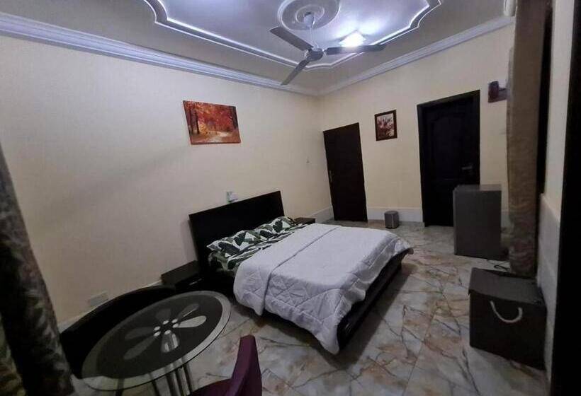 Номер Стандарт, Nesta Barron  Home Away From Home