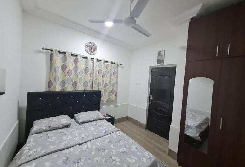 Апартаменты 1 Спальня Нижний Этаж, Nesta Barron  Home Away From Home