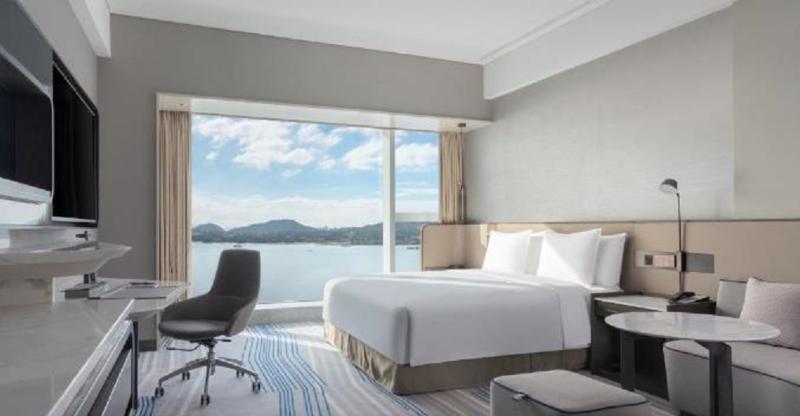 带大床的标准间, Crowne Plaza Xiamen Jimei Seaview, An Ihg Hotel Free Mini Bar
