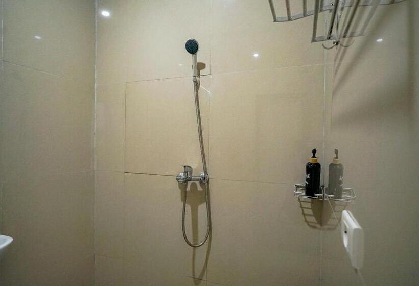חדר דלוקס, Reddoorz Premium At Raja Hostel Syariah