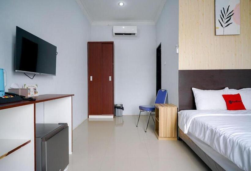 חדר דלוקס, Reddoorz Premium At Raja Hostel Syariah