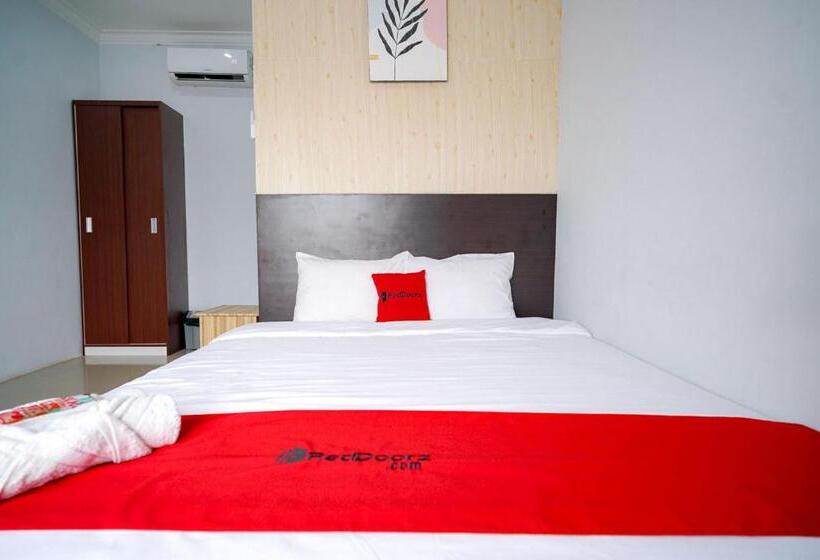 חדר דלוקס, Reddoorz Premium At Raja Hostel Syariah
