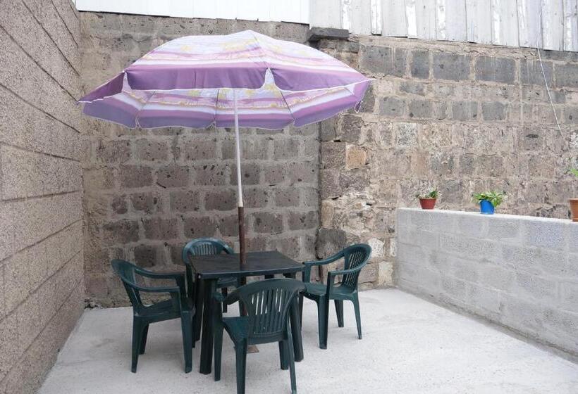 اتاق استاندارد سه نفره, Guest House Kumayri