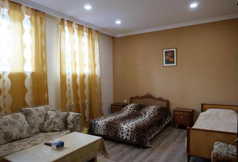 اتاق استاندارد سه نفره, Guest House Kumayri