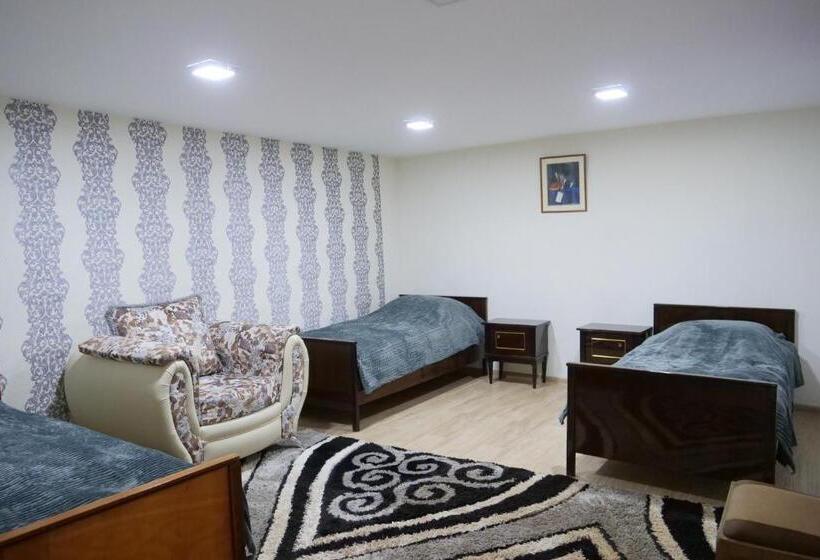 اتاق استاندارد سه نفره, Guest House Kumayri