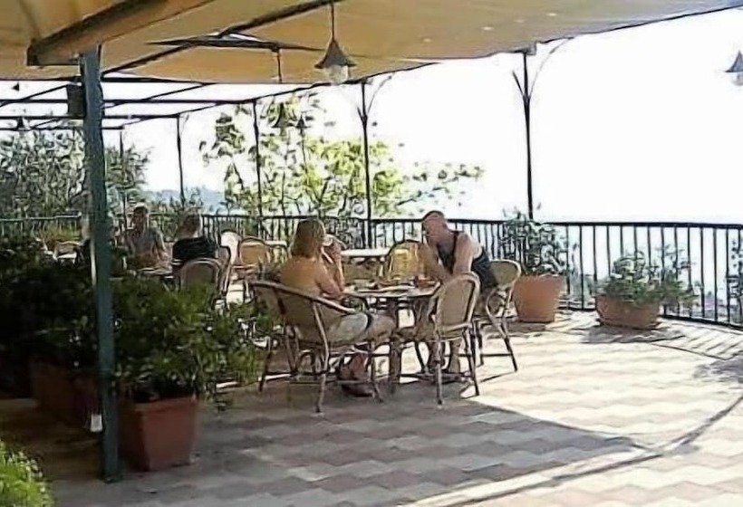 اتاق استاندارد با چشم‌انداز دریا, Eden Riviera