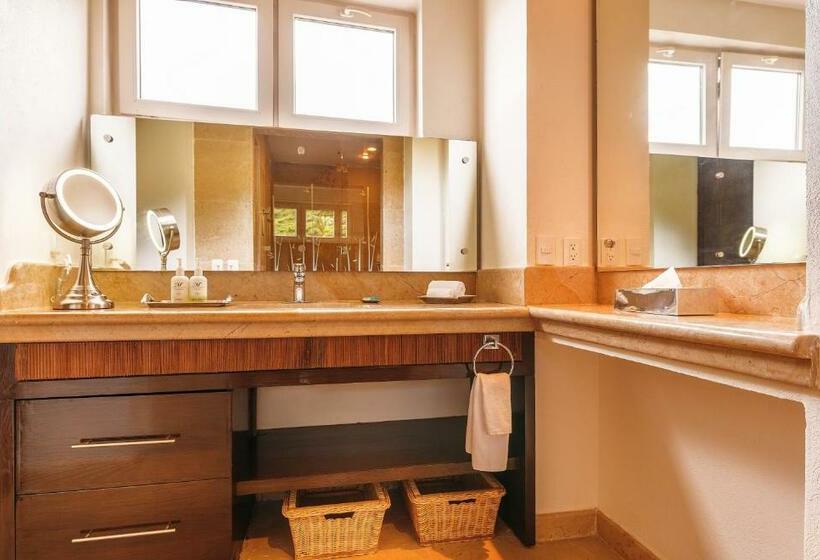 סוויטה נוף לים, Grand Miramar All Luxury Suites & Residences