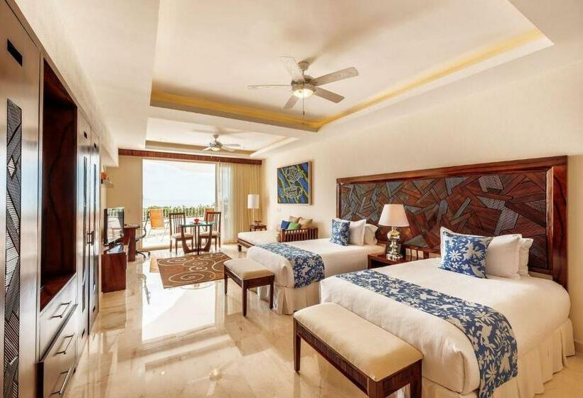 סוויטת ג'וניור נוף לים, Grand Miramar All Luxury Suites & Residences