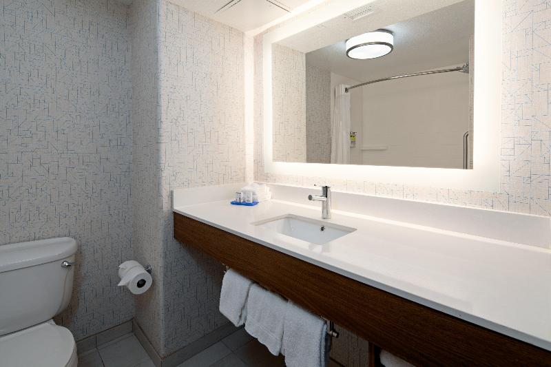 Люкс Кровать Кинг, Holiday Inn Express Fresno South, An Ihg