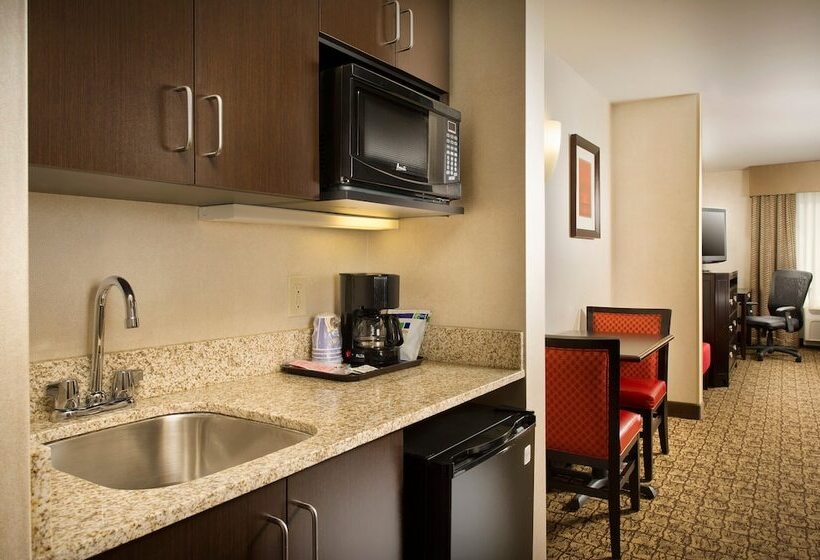 스위트, Holiday Inn Express & Suites Alexandria   Fort Belvoir, An Ihg