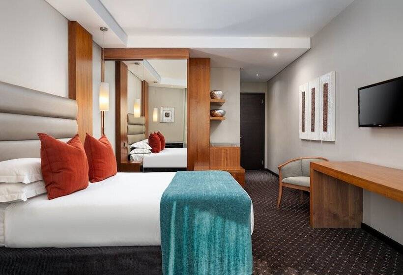 스탠다드 룸 더블 침대, Premier Hotel O.r. Tambo
