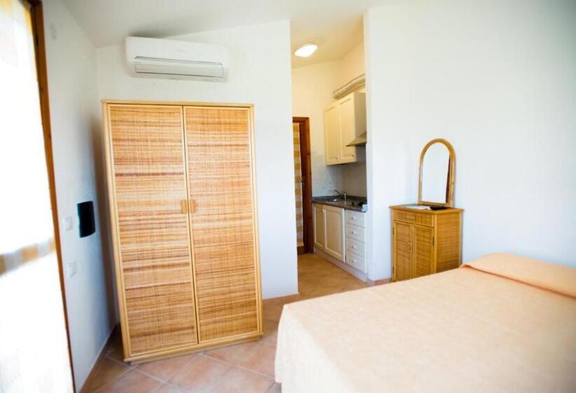 استودیوی استاندارد, Mimose Beach Village