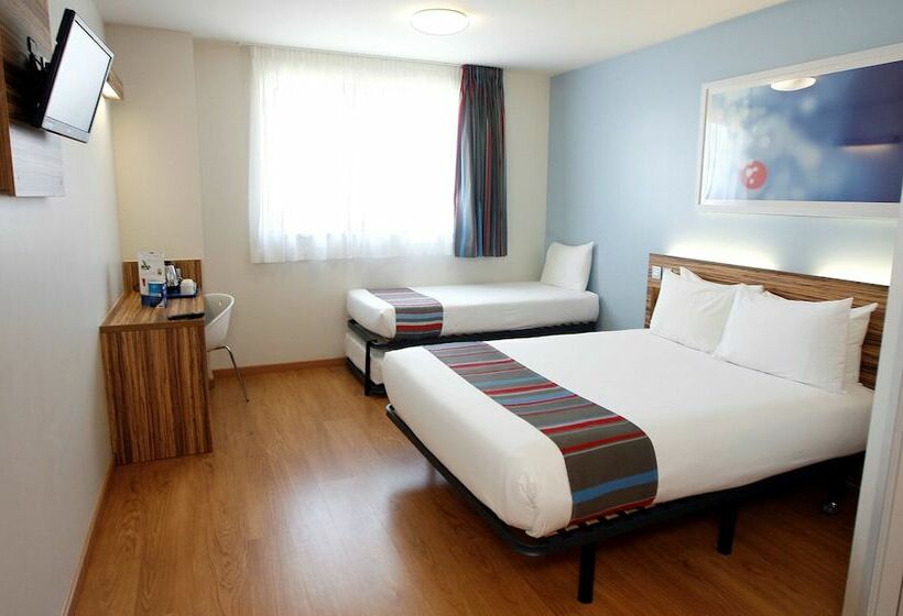 Habitación Familiar, Travelodge Valencia Aeropuerto