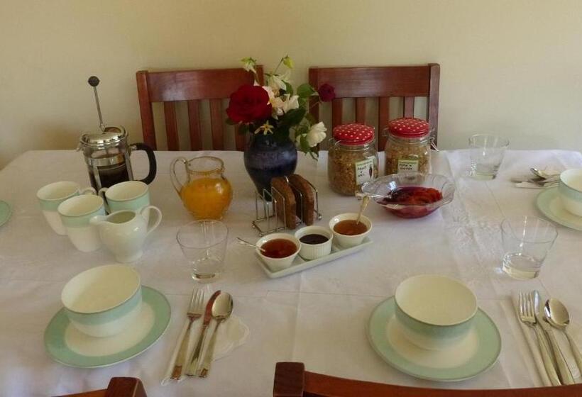 스탠다드 룸 풀장 전망, Ashcroft Gardens Bed & Breakfast