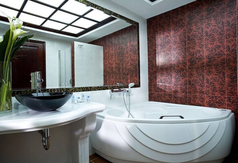 Полулюкс с Бассейном, Maison Des Lys  Luxury Suites