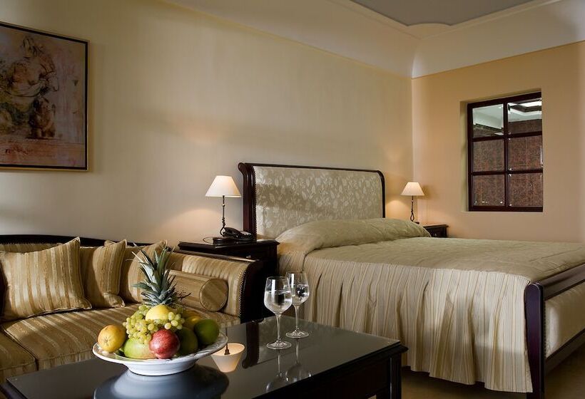Полулюкс с Бассейном, Maison Des Lys  Luxury Suites