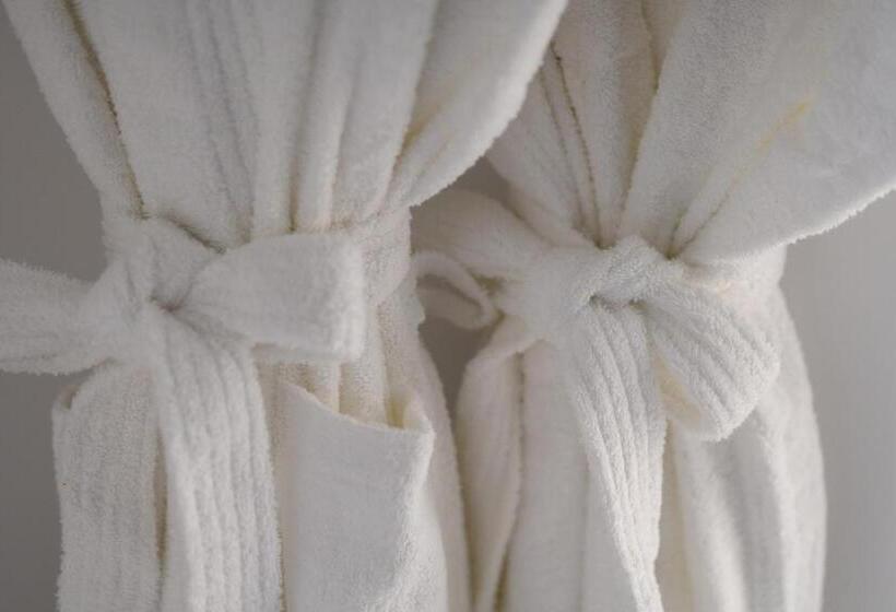 Полулюкс с Бассейном, Maison Des Lys  Luxury Suites