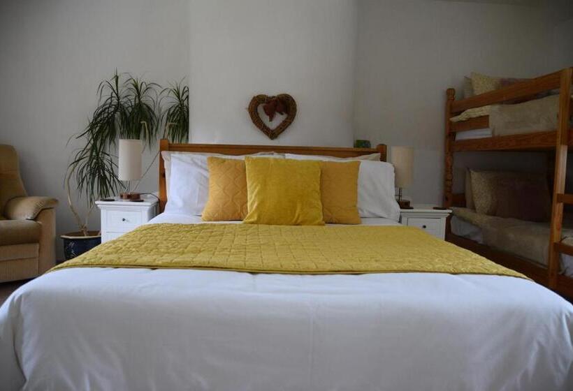 Четырехместный Номер Стандарт, Sweetbriar Cottage Bed & Breakfast And Camping