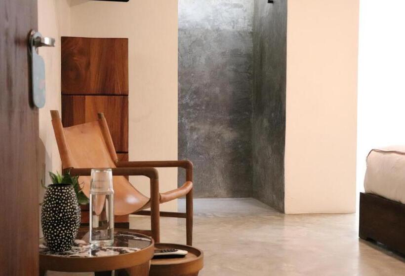 Escritório Estándar, Residencia Tropical Don Bonito