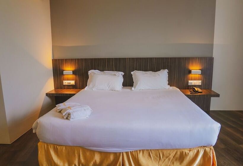 Номер Deluxe Кровать Кинг, Roxy Hotel Serian