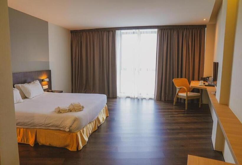 Номер Deluxe Кровать Кинг, Roxy Hotel Serian